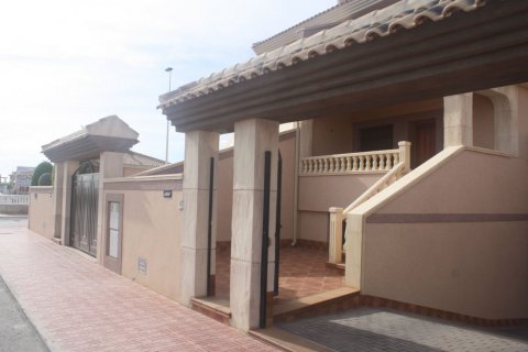 Townhouse for sale in Los Altos, Alicante, Spain 2 bedrooms, 225 sq.m. No. 56185 - photo 1