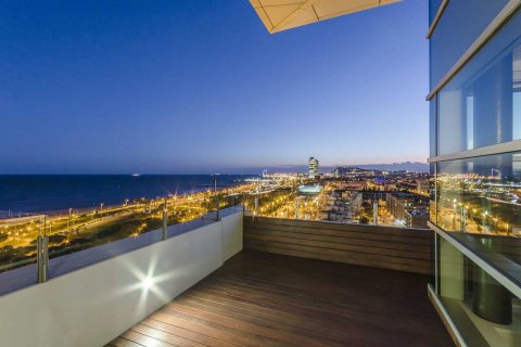 Penthouse for sale in Barcelona, Spain 2 bedrooms, 152 sq.m. No. 55835 - photo 1
