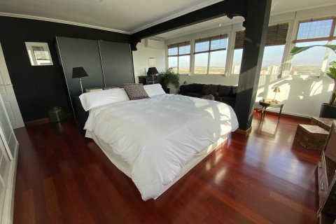 Apartment for sale in Alicante, Spain 3 bedrooms, 152 sq.m. No. 58244 - photo 7