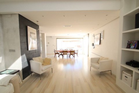 Villa for sale in Torrevieja, Alicante, Spain 5 bedrooms, 299 sq.m. No. 59399 - photo 5