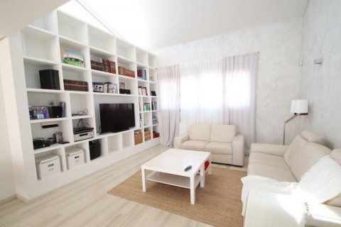 Villa for sale in Torrevieja, Alicante, Spain 5 bedrooms, 299 sq.m. No. 59399 - photo 3
