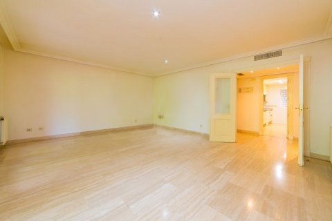 Apartment for sale in Madrid, Spain 2 bedrooms, 139 sq.m. No. 58455 - photo 4
