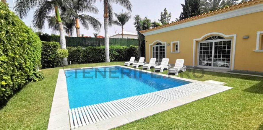 Villa in Adeje, Tenerife, Spain 8 bedrooms, 380 sq.m. No. 57828