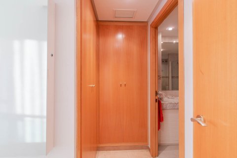 Apartment for sale in Valencia, Spain 3 bedrooms, 121 sq.m. No. 59456 - photo 8