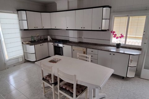 Apartment for sale in Torrevieja, Alicante, Spain 4 bedrooms,  No. 58810 - photo 3