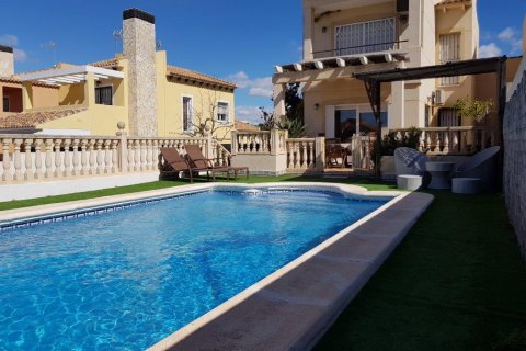 Villa for sale in Torrevieja, Alicante, Spain 4 bedrooms, 157 sq.m. No. 58355 - photo 1