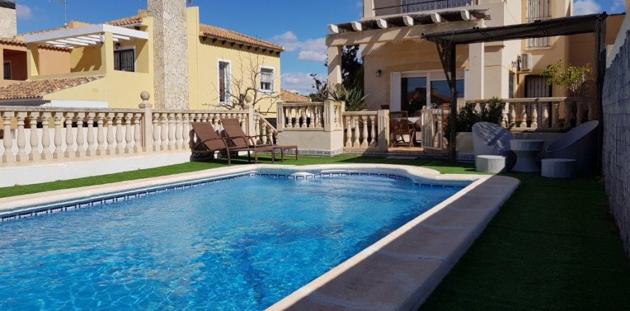 Villa in Torrevieja, Alicante, Spain 4 bedrooms, 157 sq.m. No. 58355