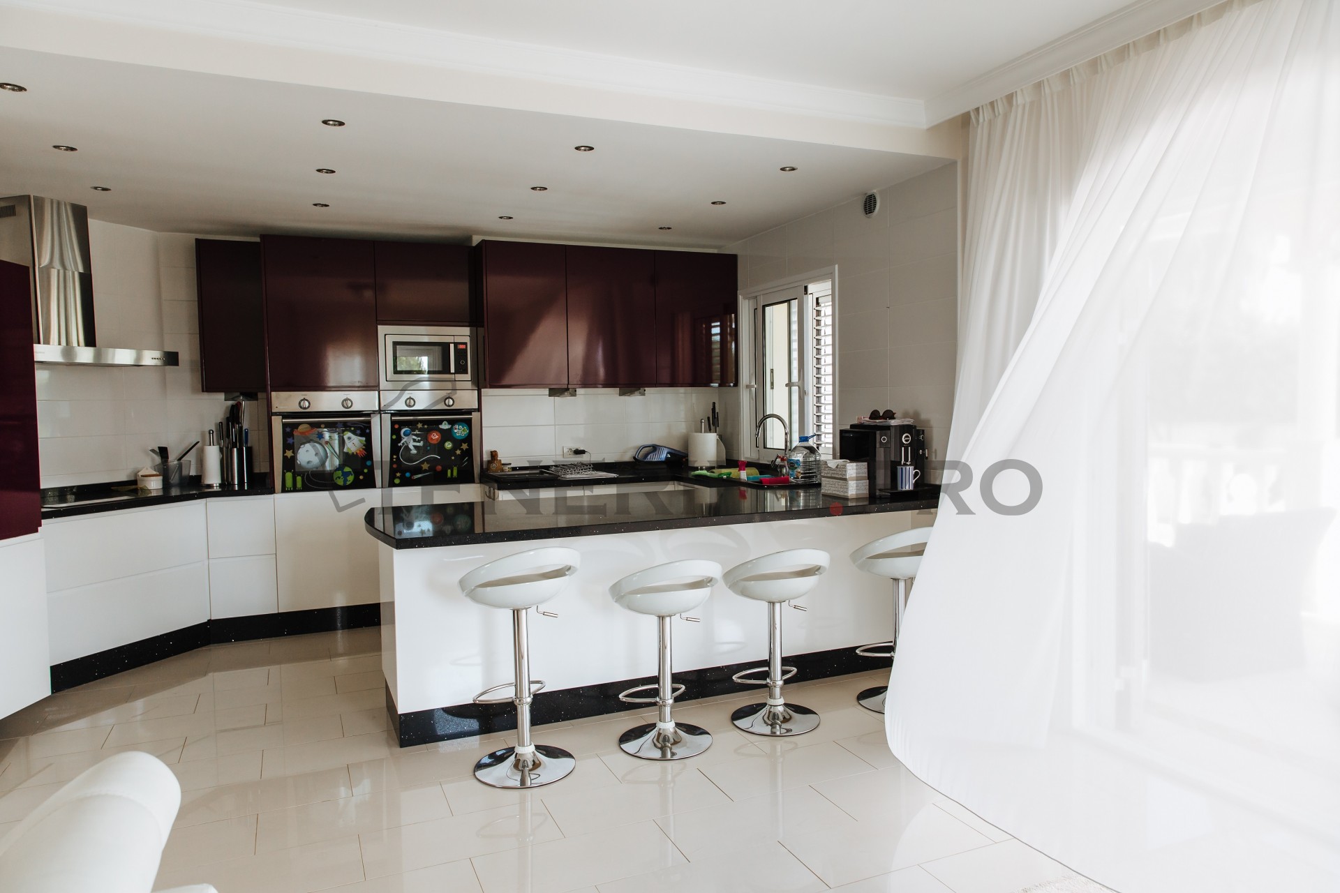 Villa Adeje, Tenerife, Spānijā 5 istabas, 321 m2 Nr. 57825
