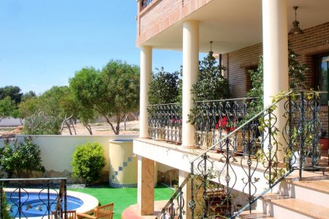 Villa for sale in Ciudad Quesada, Alicante, Spain 5 bedrooms, 364 sq.m. No. 58996 - photo 4