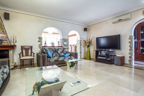 Villa for sale in Cabo Roig, Alicante, Spain 4 bedrooms, 201 sq.m. No. 58669 - photo 8