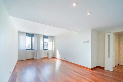 Apartment for sale in Madrid, Spain 2 bedrooms, 115 sq.m. No. 58875 - photo 2