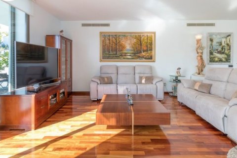Villa for sale in Barcelona, Spain 6 bedrooms, 424 sq.m. No. 58529 - photo 7