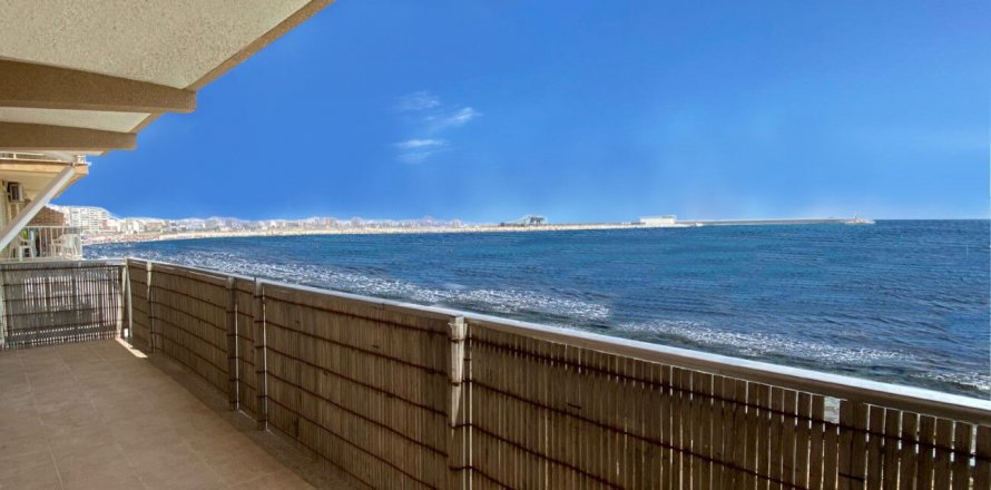 Apartment in Torrevieja, Alicante, Spain 4 bedrooms, 110 sq.m. No. 58956