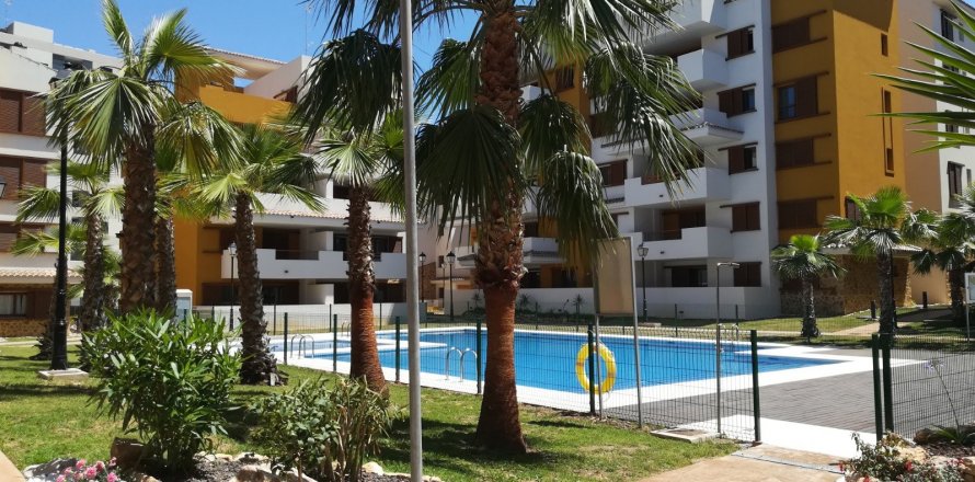 Apartment in Torrevieja, Alicante, Spain 2 bedrooms, 138 sq.m. No. 58718
