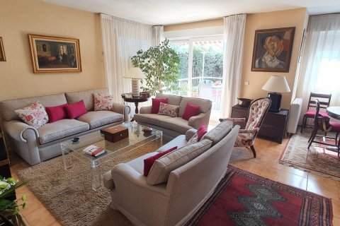 Townhouse for sale in Madrid, Spain 4 bedrooms, 220 sq.m. No. 59149 - photo 1