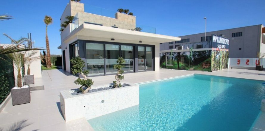 Villa in Campoamor, Alicante, Spain 4 bedrooms, 197 sq.m. No. 58014