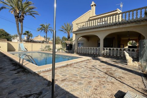 Villa for sale in Cabo Roig, Alicante, Spain 4 bedrooms, 245 sq.m. No. 59028 - photo 2