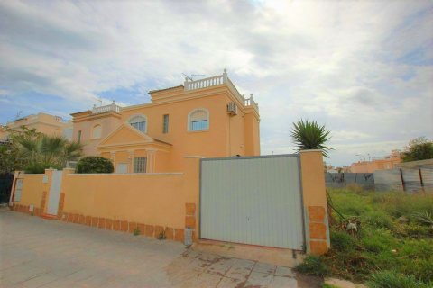 Villa for sale in Torrevieja, Alicante, Spain 4 bedrooms, 130 sq.m. No. 58404 - photo 3