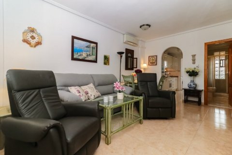 Bungalow for sale in Torrevieja, Alicante, Spain 2 bedrooms, 55 sq.m. No. 58304 - photo 4