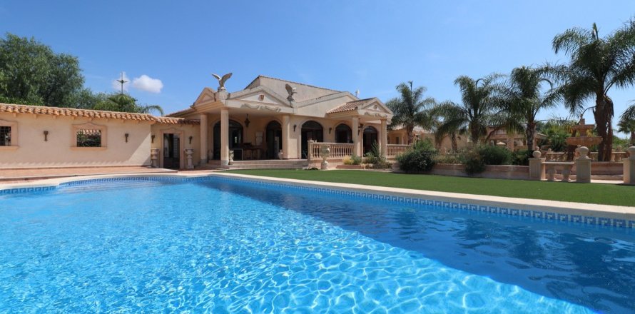 Villa in Daya Vieja, Alicante, Spain 4 bedrooms, 230 sq.m. No. 59027