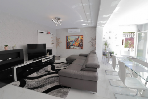 Villa for sale in Torrevieja, Alicante, Spain 4 bedrooms, 175 sq.m. No. 58680 - photo 4