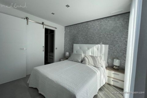 Villa for sale in Torrevieja, Alicante, Spain 3 bedrooms, 175 sq.m. No. 34562 - photo 9