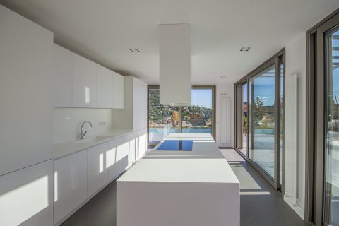 Villa for sale in Barcelona, Spain 5 bedrooms, 635 sq.m. No. 58527 - photo 4