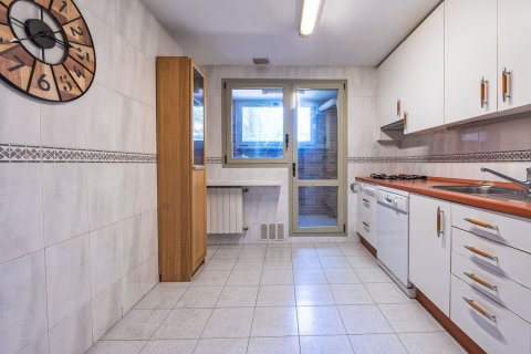 Apartment for sale in Madrid, Spain 2 bedrooms, 120 sq.m. No. 59285 - photo 6