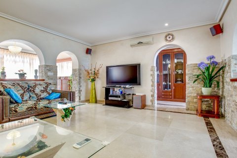 Villa for sale in Cabo Roig, Alicante, Spain 4 bedrooms, 201 sq.m. No. 58669 - photo 9