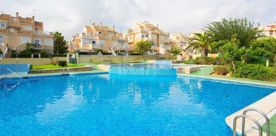 Townhouse in Torrevieja, Alicante, Spain 3 bedrooms, 75 sq.m. No. 58409