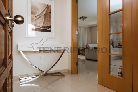 Villa for sale in Adeje, Tenerife, Spain 5 bedrooms, 321 sq.m. No. 57825 - photo 9