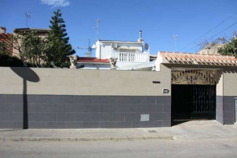Villa for sale in Torrevieja, Alicante, Spain 4 bedrooms,  No. 58321 - photo 2