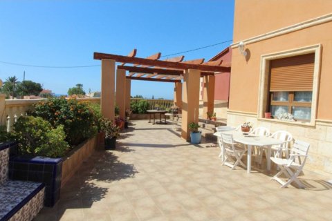 Villa for sale in El Campello, Alicante, Spain 5 bedrooms, 240 sq.m. No. 58604 - photo 4