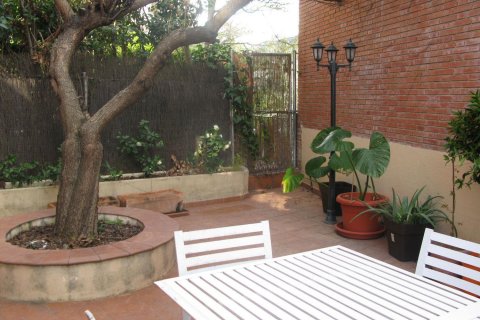 Townhouse for sale in Madrid, Spain 5 bedrooms, 333 sq.m. No. 59151 - photo 2