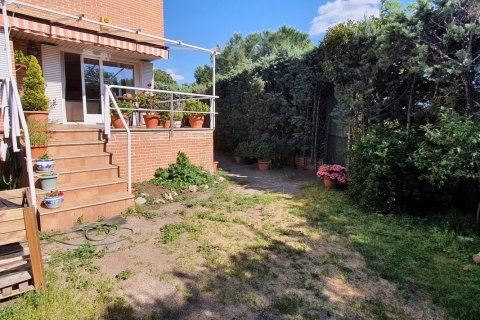 Townhouse for sale in Madrid, Spain 4 bedrooms, 220 sq.m. No. 59149 - photo 2