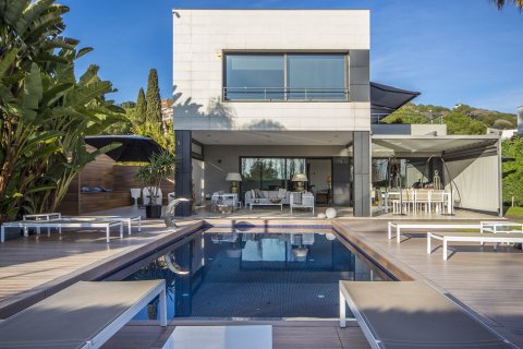 Villa for sale in Barcelona, Spain 5 bedrooms, 465 sq.m. No. 58523 - photo 1