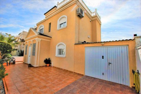 Villa for sale in Torrevieja, Alicante, Spain 4 bedrooms, 130 sq.m. No. 58404 - photo 2