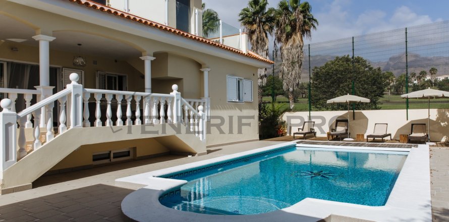 Villa in Adeje, Tenerife, Spain 5 bedrooms, 321 sq.m. No. 57825
