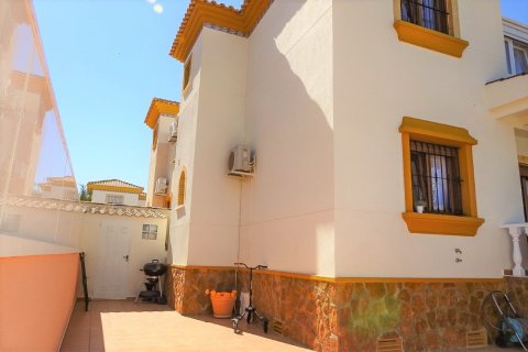 Bungalow for sale in Villamartin, Alicante, Spain 4 bedrooms, 107 sq.m. No. 58567 - photo 4