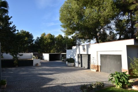 Villa for sale in L'Eliana, Valencia, Spain 5 bedrooms, 450 sq.m. No. 59457 - photo 6