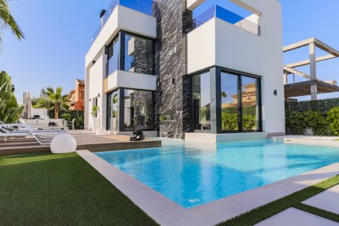 Villa for sale in Torrevieja, Alicante, Spain 3 bedrooms, 200 sq.m. No. 58980 - photo 1