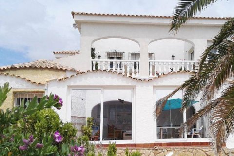 Villa for sale in El Campello, Alicante, Spain 5 bedrooms, 242 sq.m. No. 58844 - photo 2