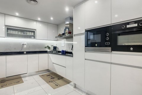 Apartment for sale in Alicante, Spain 3 bedrooms, 148 sq.m. No. 59407 - photo 5