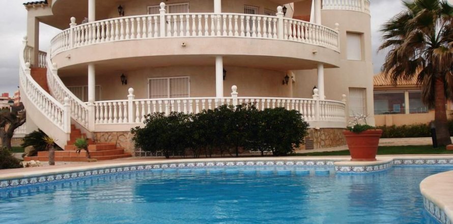 Villa in La Manga del Mar Menor, Murcia, Spain 6 bedrooms, 600 sq.m. No. 58692