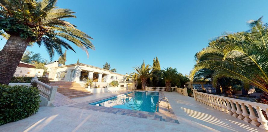 Villa in Benidorm, Alicante, Spain 3 bedrooms, 255 sq.m. No. 58952