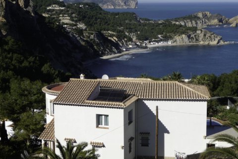 Villa for sale in Javea, Alicante, Spain 4 bedrooms, 298 sq.m. No. 58938 - photo 2
