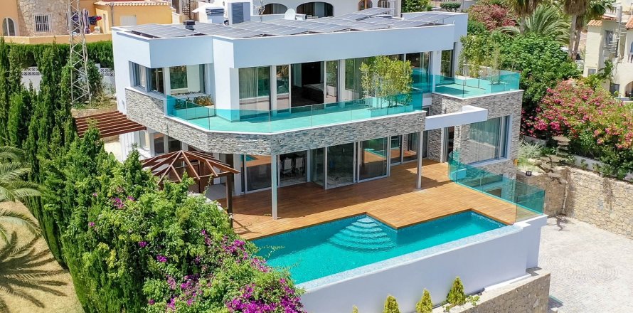Villa in Calpe, Alicante, Spain 2 bedrooms, 600 sq.m. No. 58399