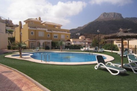 Bungalow for sale in Calpe, Alicante, Spain 4 bedrooms, 176 sq.m. No. 58659 - photo 1