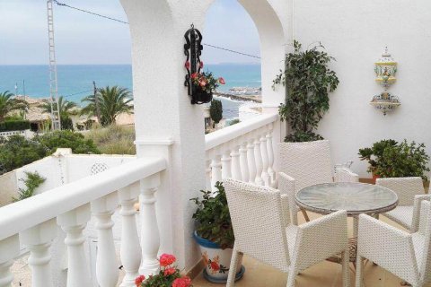 Villa for sale in El Campello, Alicante, Spain 5 bedrooms, 242 sq.m. No. 58844 - photo 3