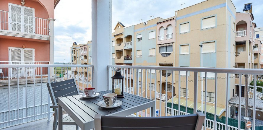 Apartment in Torrevieja, Alicante, Spain 3 bedrooms,  No. 58349